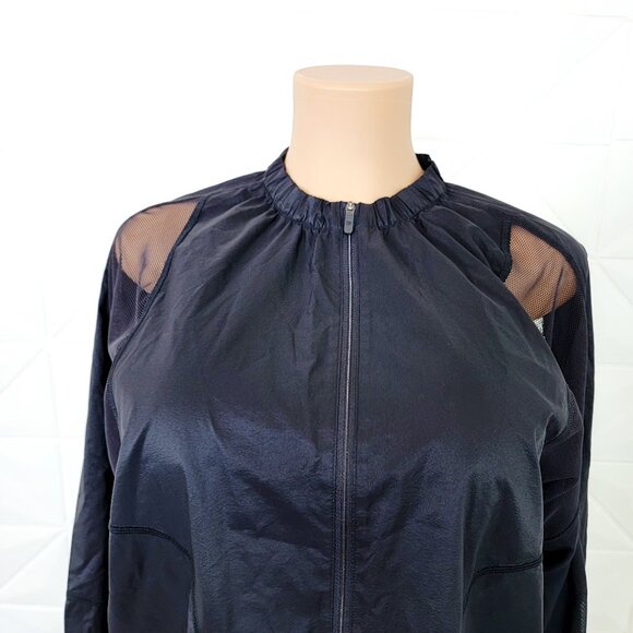 Lululemon Women's Black With the Breeze Nylon Full Zip Windbreaker Jacket Size 6 - Picture 3 of 9